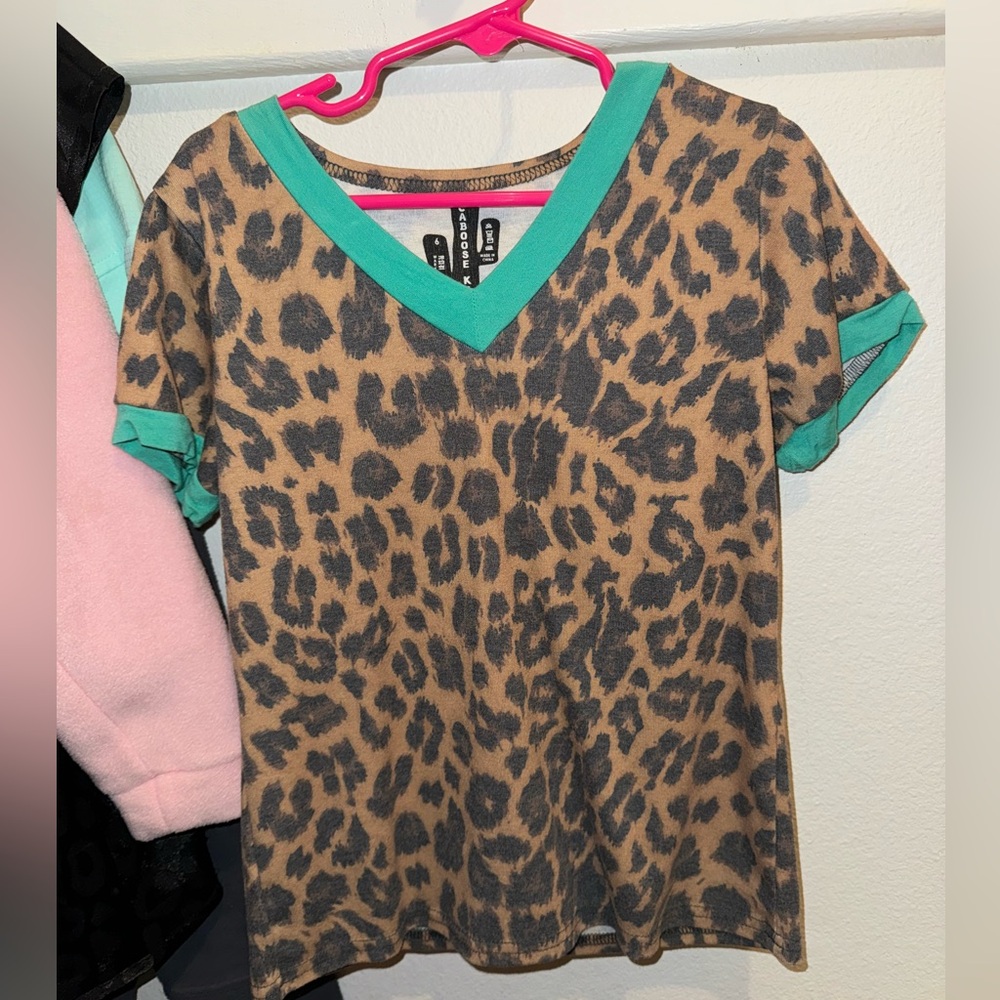 Girls  cheetah top